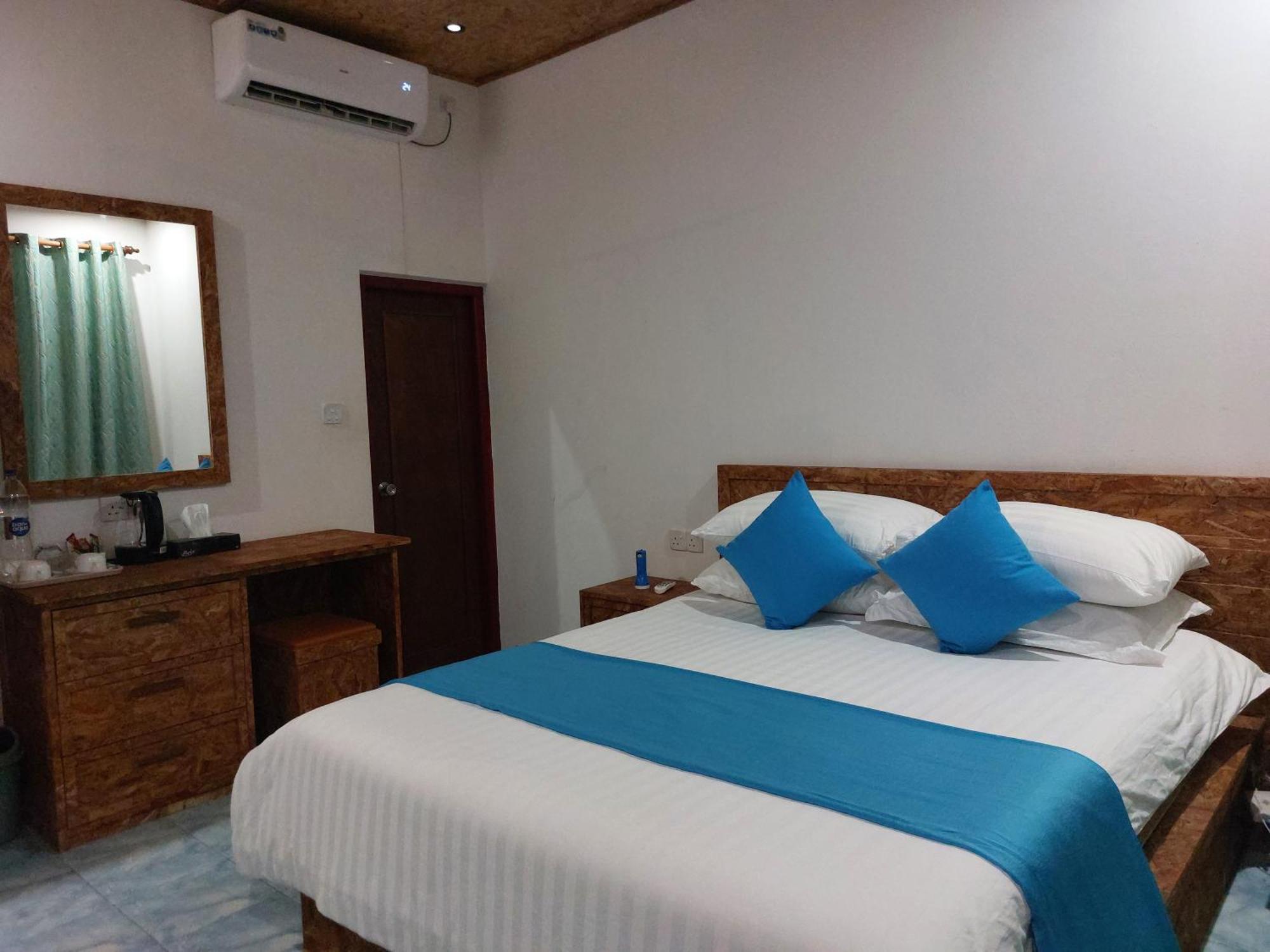 Emzaz Blue Lagoon Ugoofaaru Exterior photo