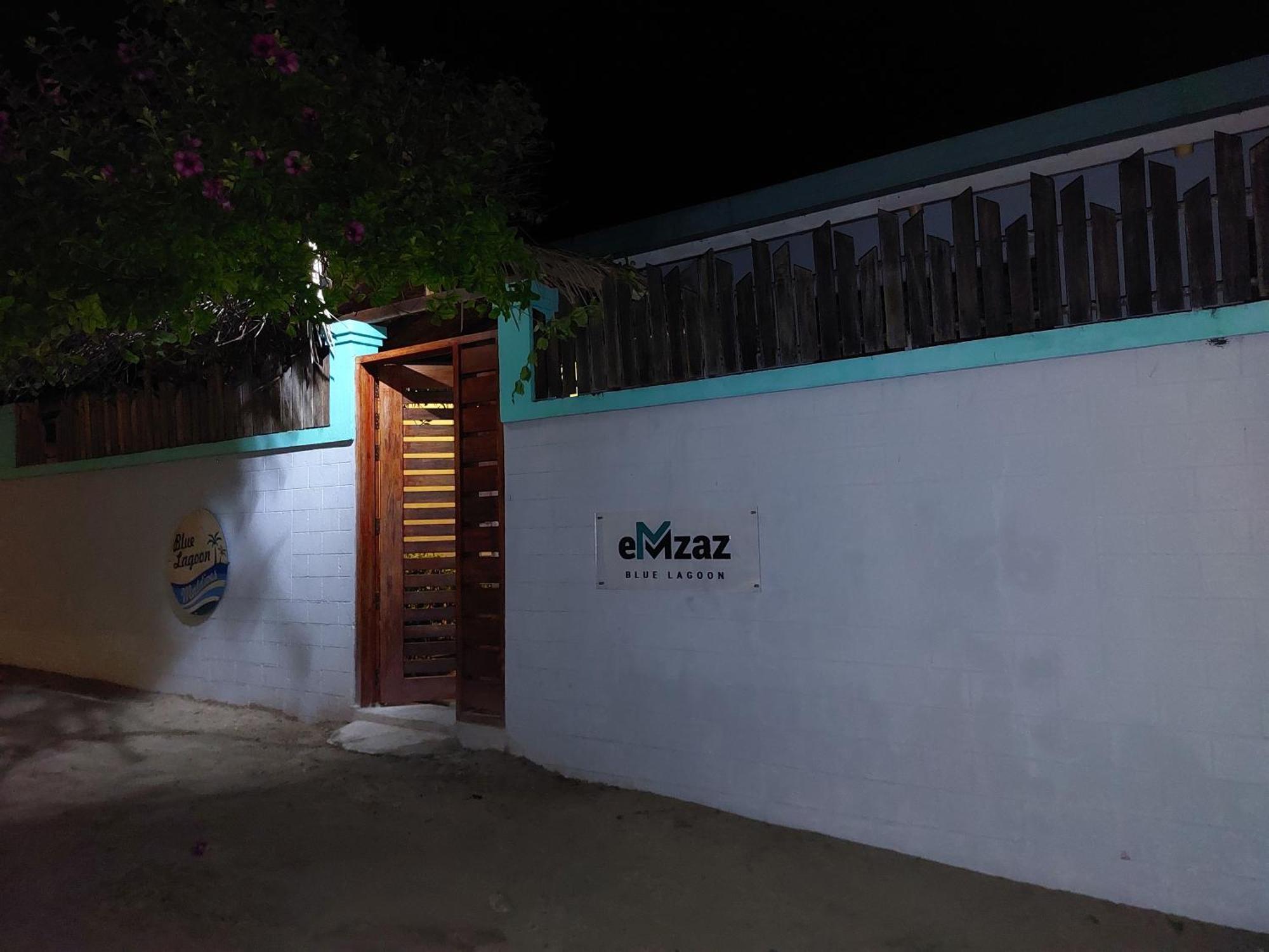 Emzaz Blue Lagoon Ugoofaaru Exterior photo