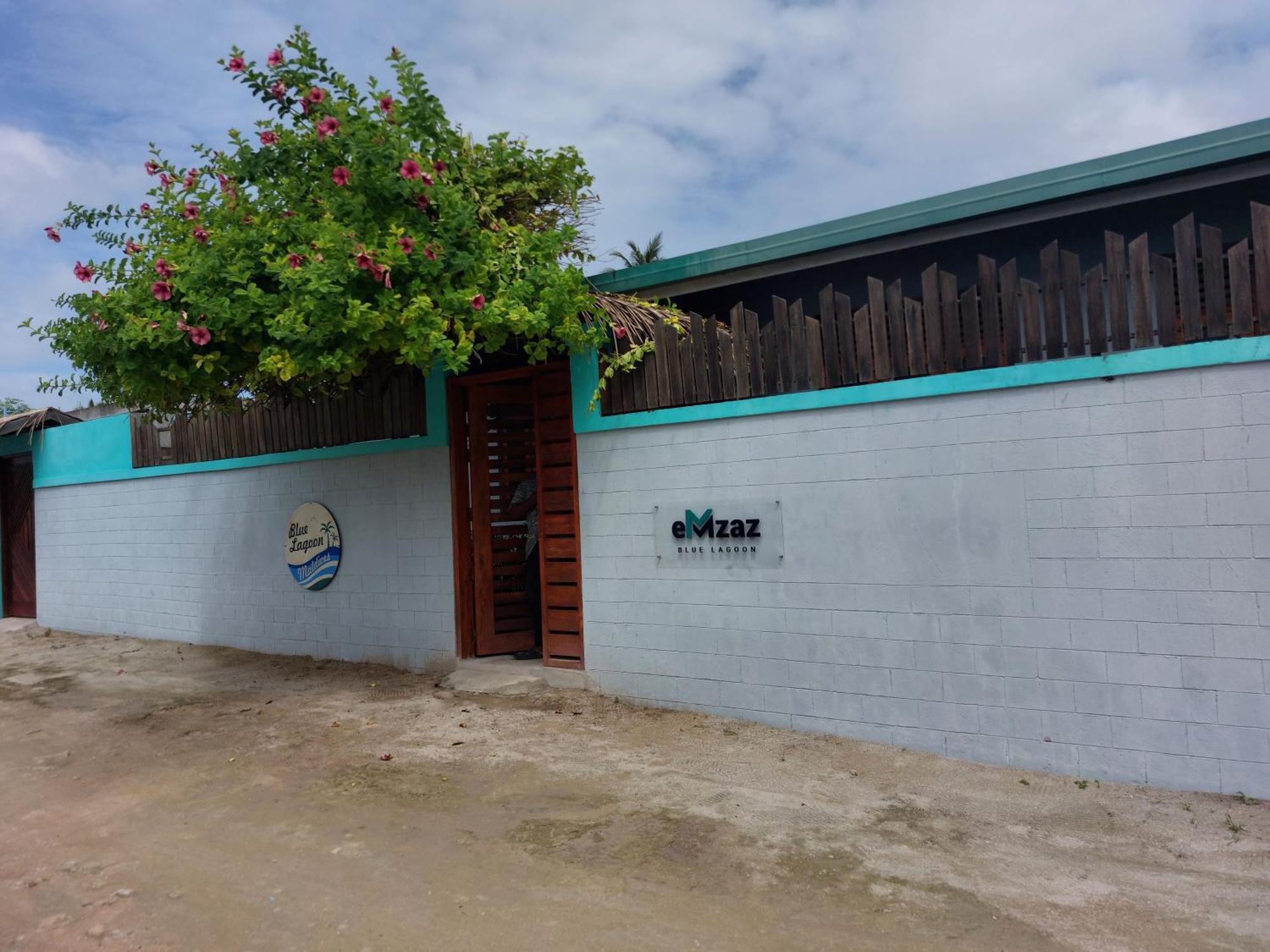 Emzaz Blue Lagoon Ugoofaaru Exterior photo